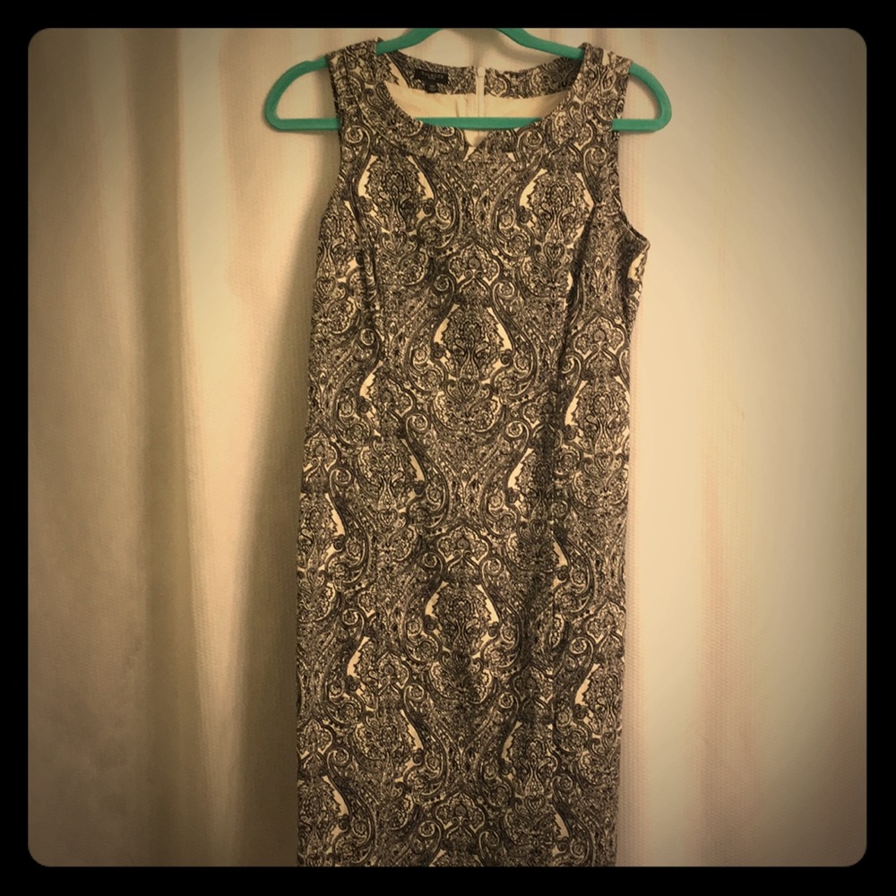 Sleeveless print dress